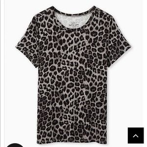 EUC Torrid size 5 super soft tee